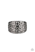 Load image into Gallery viewer, Paparazzi Hammerhead - Black Ring
