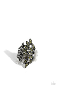 Paparazzi Fearlessly Feathered - Green Ring