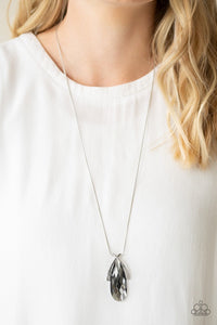 Paparazzi Stellar Sophistication - Silver Necklace