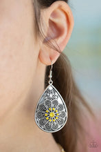 Load image into Gallery viewer, Paparazzi Banquet Bling - Yellow Earring
