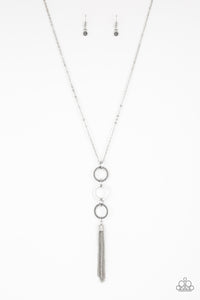 Paparazzi Diva In Diamonds - Silver Necklace
