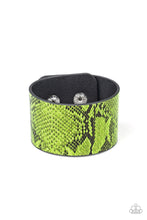 Load image into Gallery viewer, Paparazzi Its a Jungle Out There - Green Bracelet
