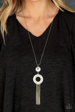 Load image into Gallery viewer, Paparazzi Sassy As They Come - White Necklace
