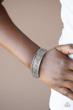 Load image into Gallery viewer, Paparazzi Cant Believe Your ICE - Silver
