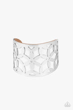 Load image into Gallery viewer, Paparazzi Garden Fiesta - White Bracelet
