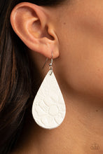 Load image into Gallery viewer, Paparazzi Beach Garden - White Earrings
