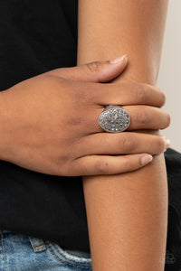 Paparazzi Test Your LUXE - Silver Ring