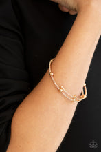 Load image into Gallery viewer, Standout Shimmer - Gold
