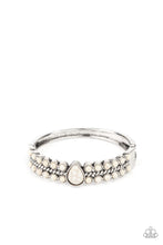 Load image into Gallery viewer, Paparazzi Nature Resort - White Bracelet
