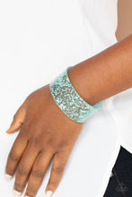 Load image into Gallery viewer, Paparazzi Snap, Crackle, Pop! - Blue Bracelet
