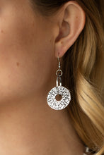 Load image into Gallery viewer, Paparazzi Industrial Envy - Silver Necklace
