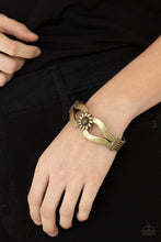 Load image into Gallery viewer, Paparazzi Let A Hundred SUNFLOWERS Bloom - Brass Bracelet
