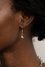 Load image into Gallery viewer, Paparazzi Positively PEARL-escent - Silver
