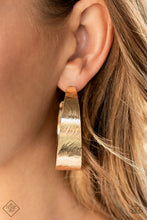 Load image into Gallery viewer, Paparazzi Curve Crushin - Gold Earring
