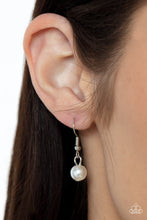 Load image into Gallery viewer, Paparazzi Modern Innovation - White Necklace
