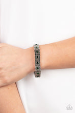 Load image into Gallery viewer, Paparazzi Venetian Valentine - Green Bracelet
