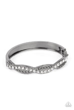 Load image into Gallery viewer, Paparazzi Empire Envy - Black Bracelet

