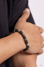 Load image into Gallery viewer, Paparazzi Earthy Empath - Green Bracelet
