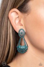 Load image into Gallery viewer, Paparazzi Casablanca Chandeliers - Brass Earrings
