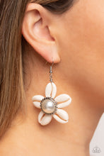 Load image into Gallery viewer, Paparazzi Say SEAS - White Earrings
