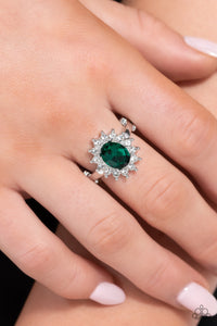 Paparazzi Red Carpet Reveal - Green Ring