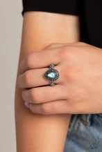 Load image into Gallery viewer, Paparazzi Opera Showcase - Green Ring
