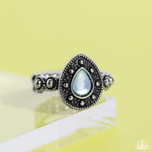 Load image into Gallery viewer, Paparazzi Opera Showcase - Green Ring
