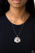 Load image into Gallery viewer, Paparazzi Seize the Sand Dollar - Green Necklace
