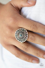 Load image into Gallery viewer, Paparazzi Mandala Magnificence - Green Ring
