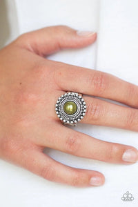 Paparazzi Regal Royal - Green Ring